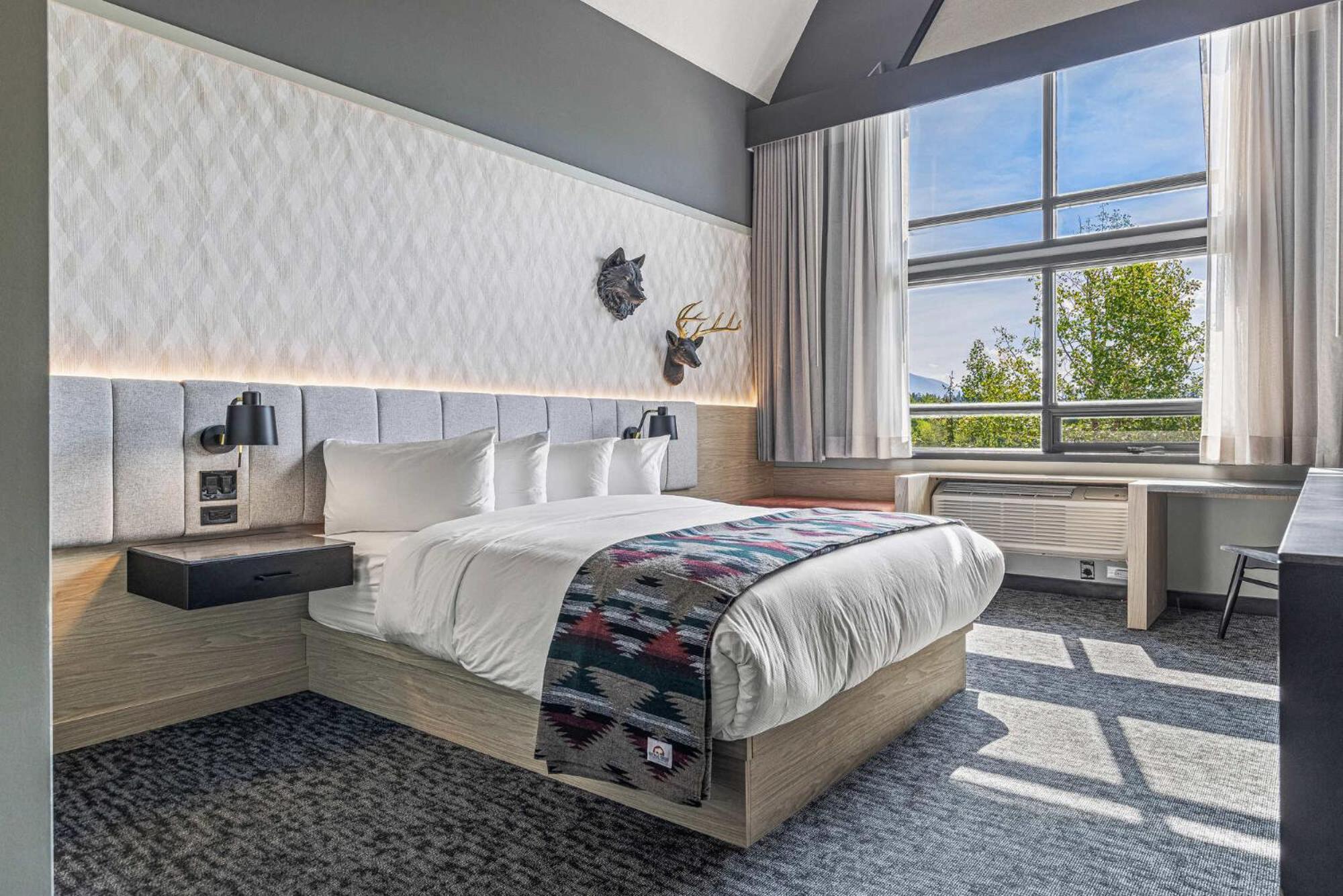 Mtn House By Basecamp Hotel 4*
